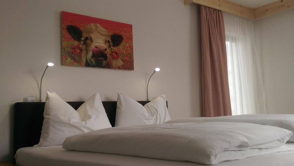 Gaestehaus Zum Steirischen Kuss Aich  Pokój zdjęcie